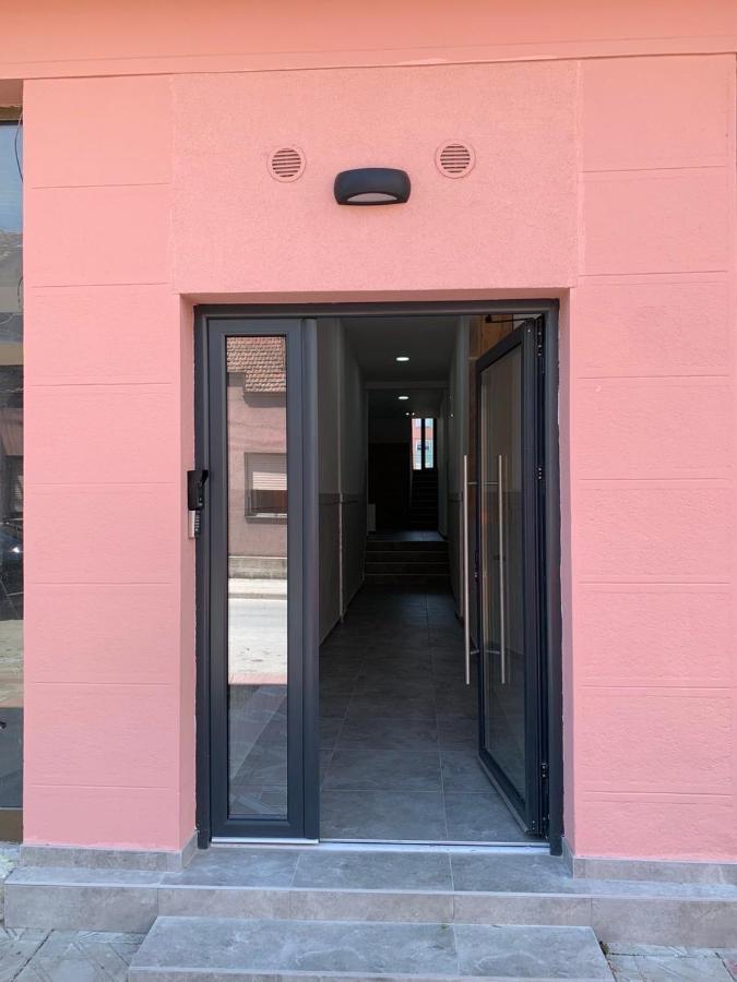 ג'אגודינה Pink House Apartments מראה חיצוני תמונה
