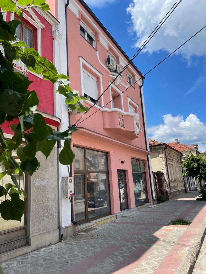 ג'אגודינה Pink House Apartments מראה חיצוני תמונה