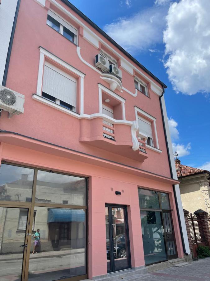 ג'אגודינה Pink House Apartments מראה חיצוני תמונה