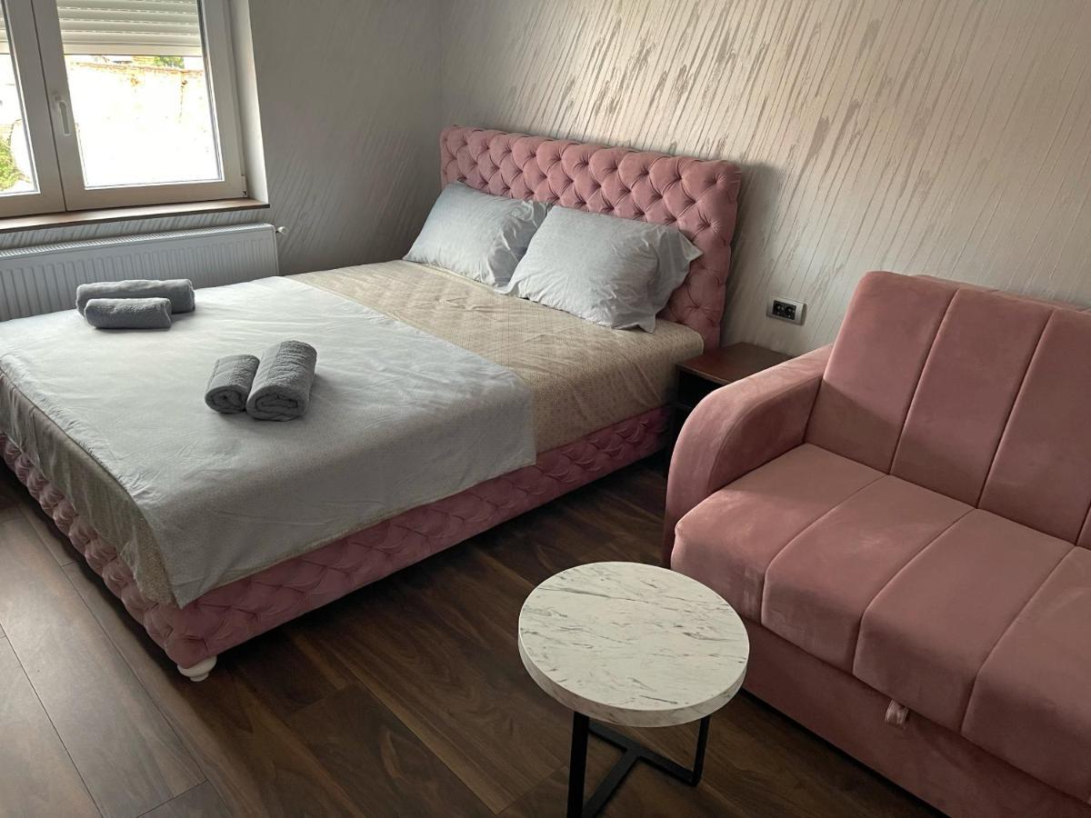 ג'אגודינה Pink House Apartments מראה חיצוני תמונה