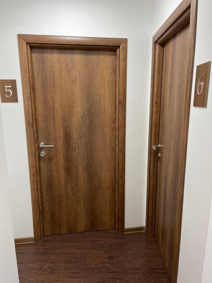 ג'אגודינה Pink House Apartments מראה חיצוני תמונה