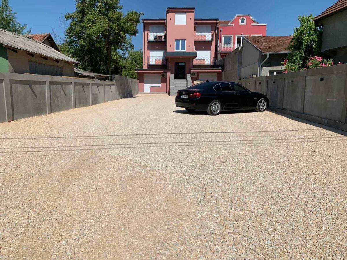 ג'אגודינה Pink House Apartments מראה חיצוני תמונה