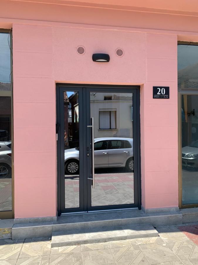 ג'אגודינה Pink House Apartments מראה חיצוני תמונה